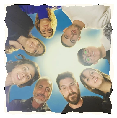 Pietro con un gruppo di corsisti fotografato dal basso