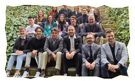 Fotografia di gruppo di un corso di formazione